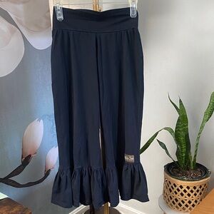 Women’s Matilda Jane  Black Ruffle Hem Bottoms size XS